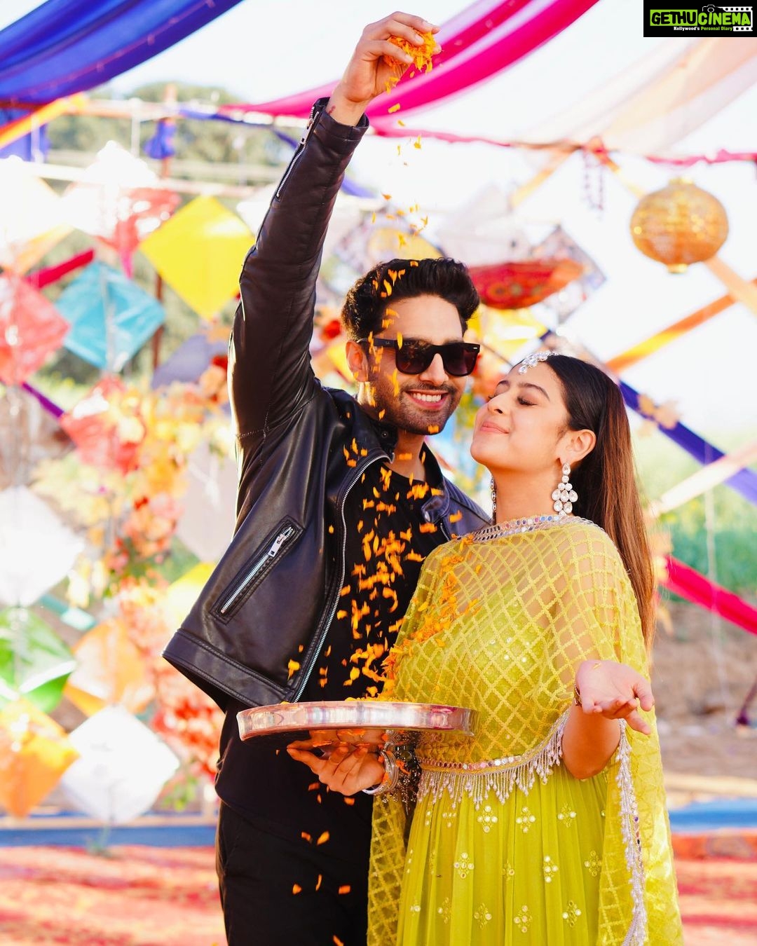 Isha Malviya Instagram - Happy holi everyone! 🟢🔵🟣🟠🟡 #udaariyaan #ishamalviya #adleen Be ready for #adleen fight 🤟🏻 in tomorrow’s episode!