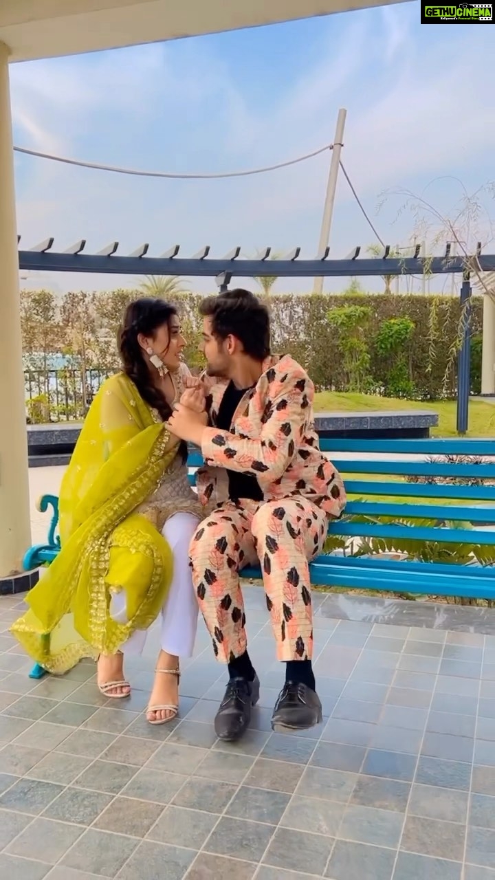 Isha Malviya Instagram - are deewane ja..!😏👊🏻 @samarthjurel . #dildooba #udaariyaan #reel