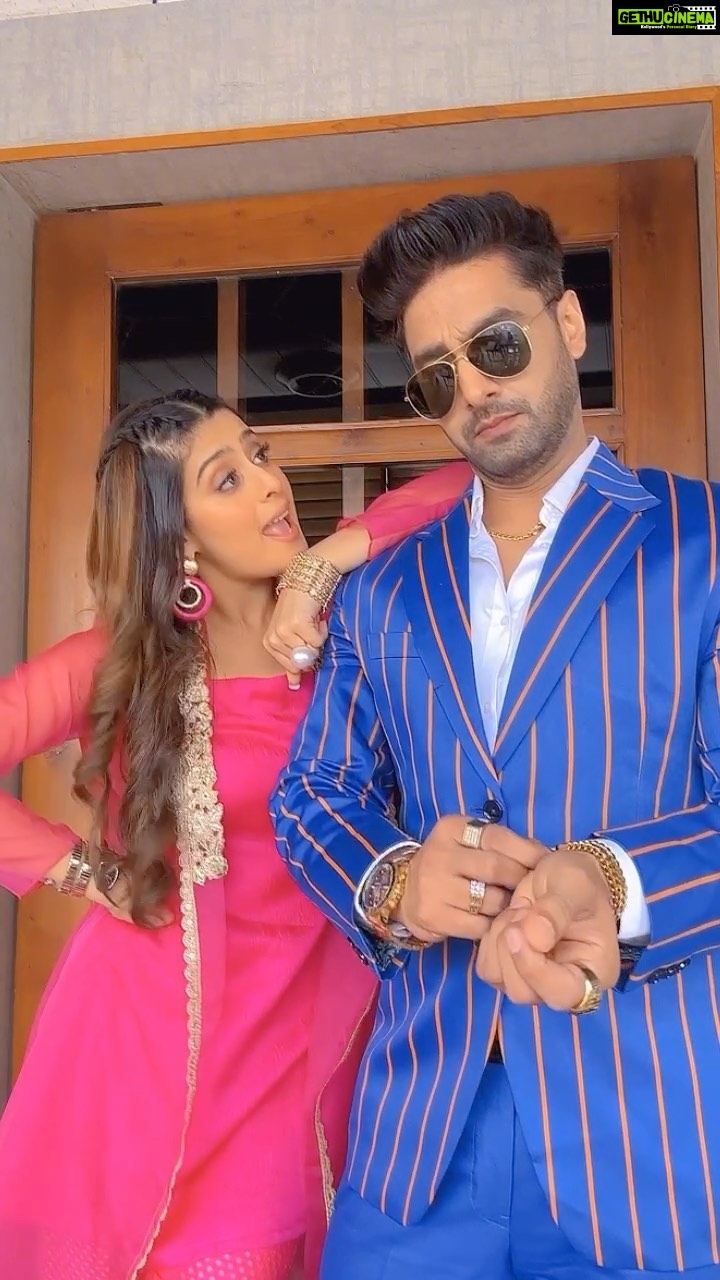 Isha Malviya - 262.4K Likes - what are your thoughts on #adleen ?š¤š„°
(advait + harleen)
.
#random #onsetreel #udaariyaan