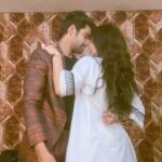 Isha Malviya Instagram - Mujhe Tum chupke chupke jab ese dekhti ho...!❤️ . #udaariyaan #onsetreel #nikhilkapoor #harleen #dance