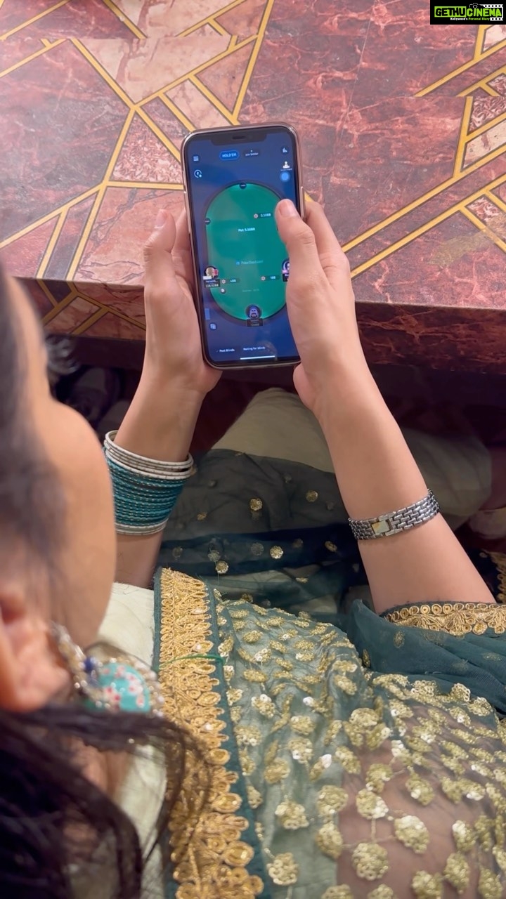 Isha Malviya Instagram - Isse pehle koi tumse ache apne skill kare, tum jaake pokerbaazi par khelo aur banno asli Baazigaar. ♦️ . @poker_baazi #poker#pokerbaazi LINK IN BIO