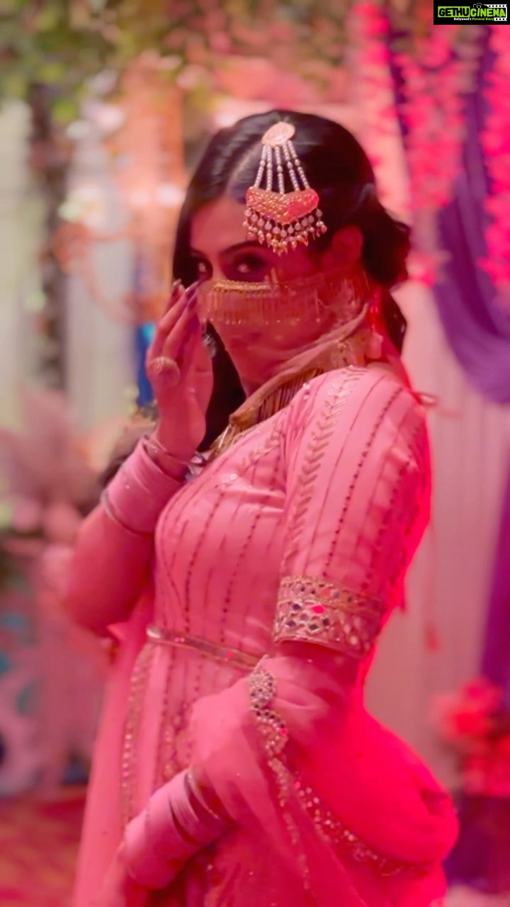 Isha Malviya Instagram - Challa Walla!😉💗 do you want to see a YT vlog of this? (udaariyaan sangeet sequence) . #dance #reel #onset #udaariyaan #jassu #challawalla