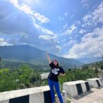 Isha Rikhi Instagram - Kuch safar manzilon se jyada khoobsurat hote hain 🦋⛰️ 💞 . . . . #mountains #traveldiaries #nature #naturelovers #gratitude