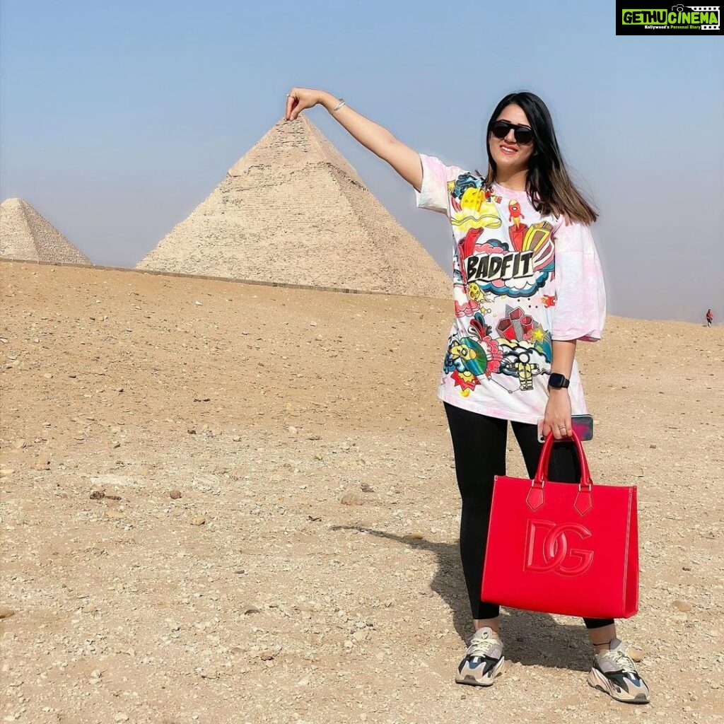 Isha Rikhi Instagram - The Great Pyramid of Giza ❤️ #throwback #egypt 🇪🇬 #2022