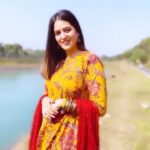 Isha Rikhi Instagram - केसरिया तेरा इश्क़ है पिया 🧡 रंग जाऊं जो मैं हाथ लगाऊँ 🌈 Suit @dimpledesignstudio 🧡🧡
