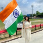 Isha Rikhi Instagram - #HappyIndependenceDay 🇮🇳 Let the tricolour immerse you into 🧡STRENGTH 🤍PEACE 💚GROWTH.