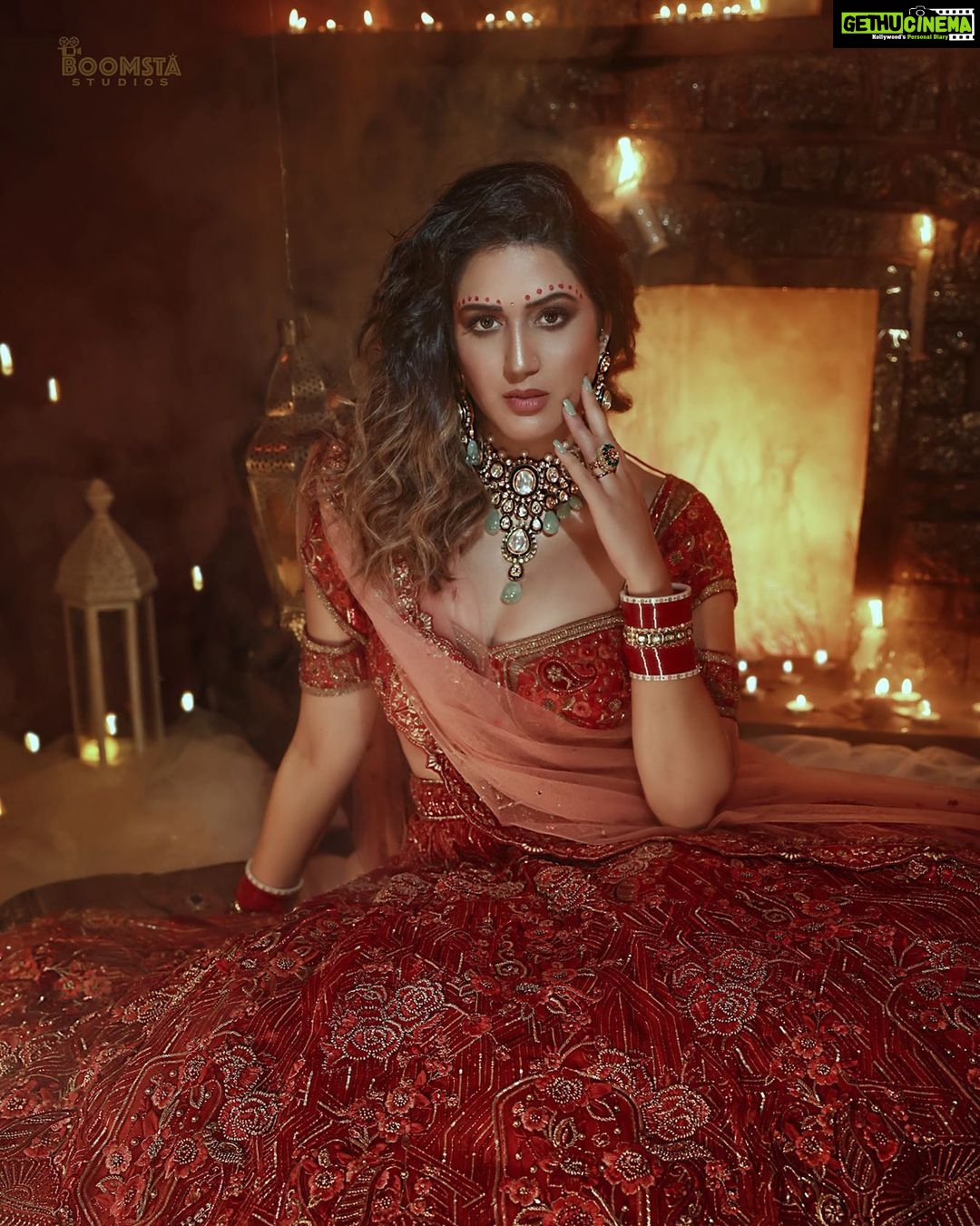 Isha Rikhi Instagram - The magic is in you 🪄 ✨🪐 Photography by @boomstastudio Makeup and hair by @glazoschool Set Art Design by @denyrajput @im_cairvee Glazo school team - @harryrajput64 @denyrajput @im_cairvee @minakshimakeup @banka_mumbai @rohitrajput26 Lashes by @faccibeauty Costume by @rosecreationsludhiana Rose creation team @shavu_kaur Jewellery by @santramsjewelry Decor props by @bliss_by_rashi