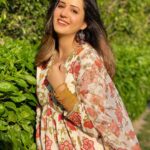 Isha Rikhi Instagram - चेहरा है चमकीला ✨🥰 Suit @oldmarigoldindia