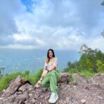 Isha Rikhi Instagram - Go where you breathe free ⛰🫶🏻☘️ #mountains #lover #nature