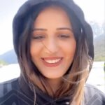 Isha Rikhi Instagram - Mere sath bholenath mein kahe daru 🫶🏻😇 #SaadiReelSaadiFeel #reelitfeelit #kedarnath #jaibolenath🔱