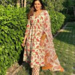 Isha Rikhi Instagram - चेहरा है चमकीला ✨🥰 Suit @oldmarigoldindia