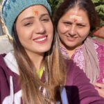 Isha Rikhi Instagram - And in this world she is my world 🌎 🤗❤️😘 @poonamrikhi6 Happy Mother’s Day 💐 #mothersday #blessings #SaadiReelSaadiFeel #reelitfeelit