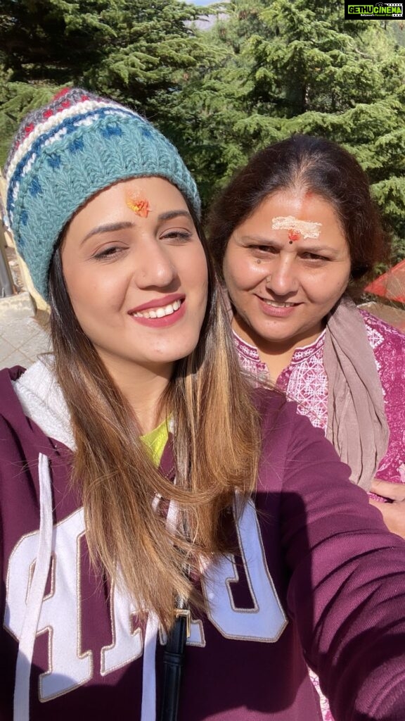 Isha Rikhi Instagram - And in this world she is my world 🌎 🤗❤😘 @poonamrikhi6 Happy Mother’s Day 💐 #mothersday #blessings #SaadiReelSaadiFeel #reelitfeelit