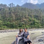 Isha Rikhi Instagram - Chardham Yatra 🙌🏻😇 @poonamrikhi6 🤗