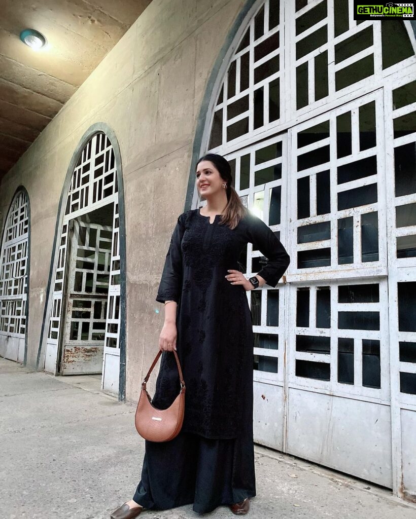 Isha Rikhi Instagram - Elegance is beauty that never fades 🤎 Bag @thegusto.in