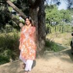 Isha Rikhi Instagram - #SaadiReelSaadiFeel #reelitfeelit Wearing @houseofchikankari.in