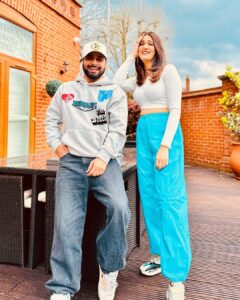 Isha Rikhi Instagram - ਖੁਸ਼ੀਆਂ ਬੀਜ ਜਾਵਾਨਾਂ ਹਾਸੇ ਉੱਗਣਗੇ ਹਾਸੇ 🌸🤗

@isharikhi 😬 

#RaghveerBoli #IshaRikhi #PollyWood #SochtonParey #London #Uk #Punjabi