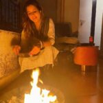 Isha Rikhi Instagram - Lohri diyan lakh lakh wadhayiaan 🔥🙏🏻😊 may the lohri fire burn away all the sadness out of your life and bring you joy, happiness and love. ❤️✨