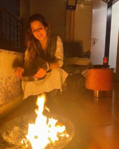 Isha Rikhi Instagram - Lohri diyan lakh lakh wadhayiaan 🔥🙏🏻😊 may the lohri fire burn away all the sadness out of your life and bring you joy, happiness and love. ❤️✨