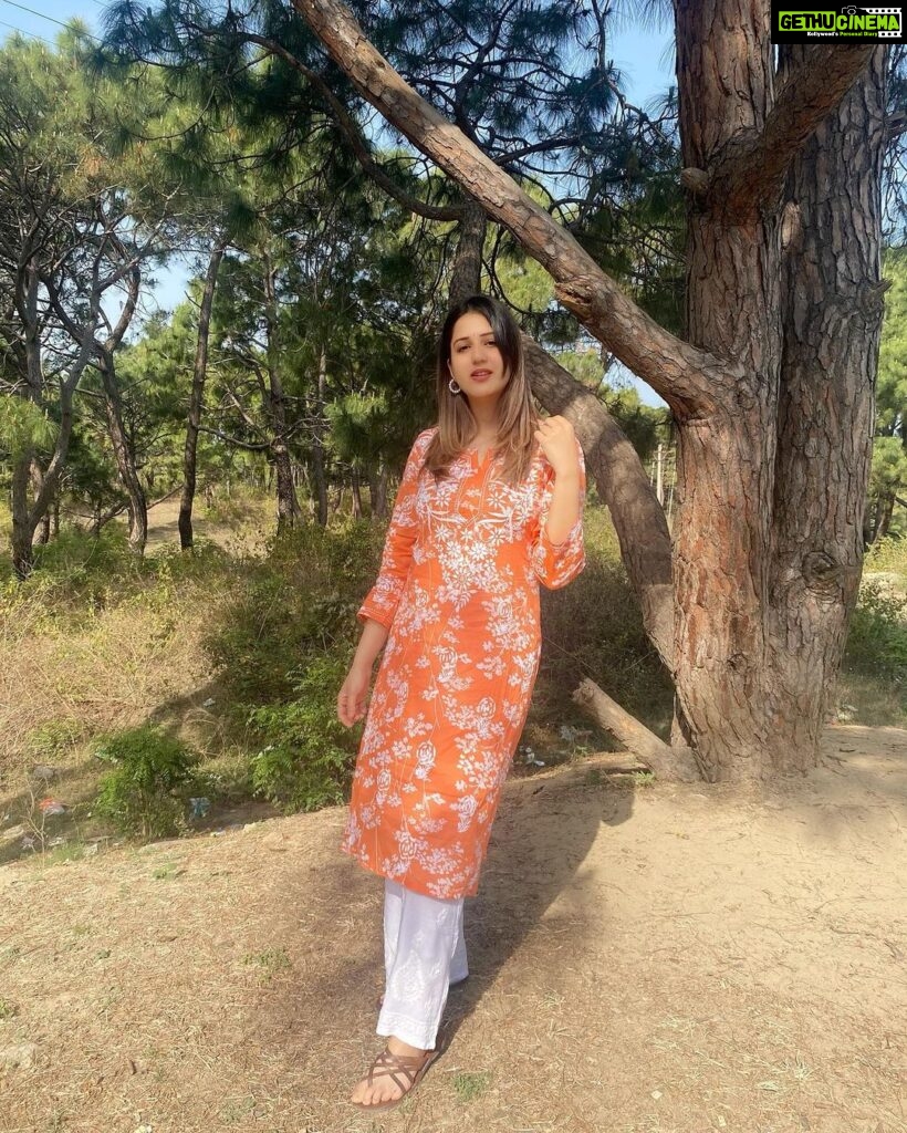 Isha Rikhi Instagram - 🧡🧡🧡🧡 Wearing @houseofchikankari.in