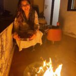 Isha Rikhi Instagram - Lohri diyan lakh lakh wadhayiaan 🔥🙏🏻😊 may the lohri fire burn away all the sadness out of your life and bring you joy, happiness and love. ❤️✨