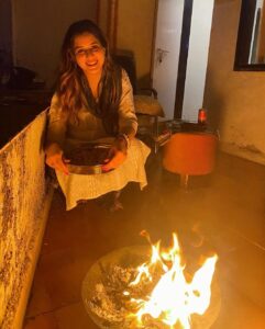 Isha Rikhi Instagram - Lohri diyan lakh lakh wadhayiaan 🔥🙏🏻😊 may the lohri fire burn away all the sadness out of your life and bring you joy, happiness and love. ❤️✨