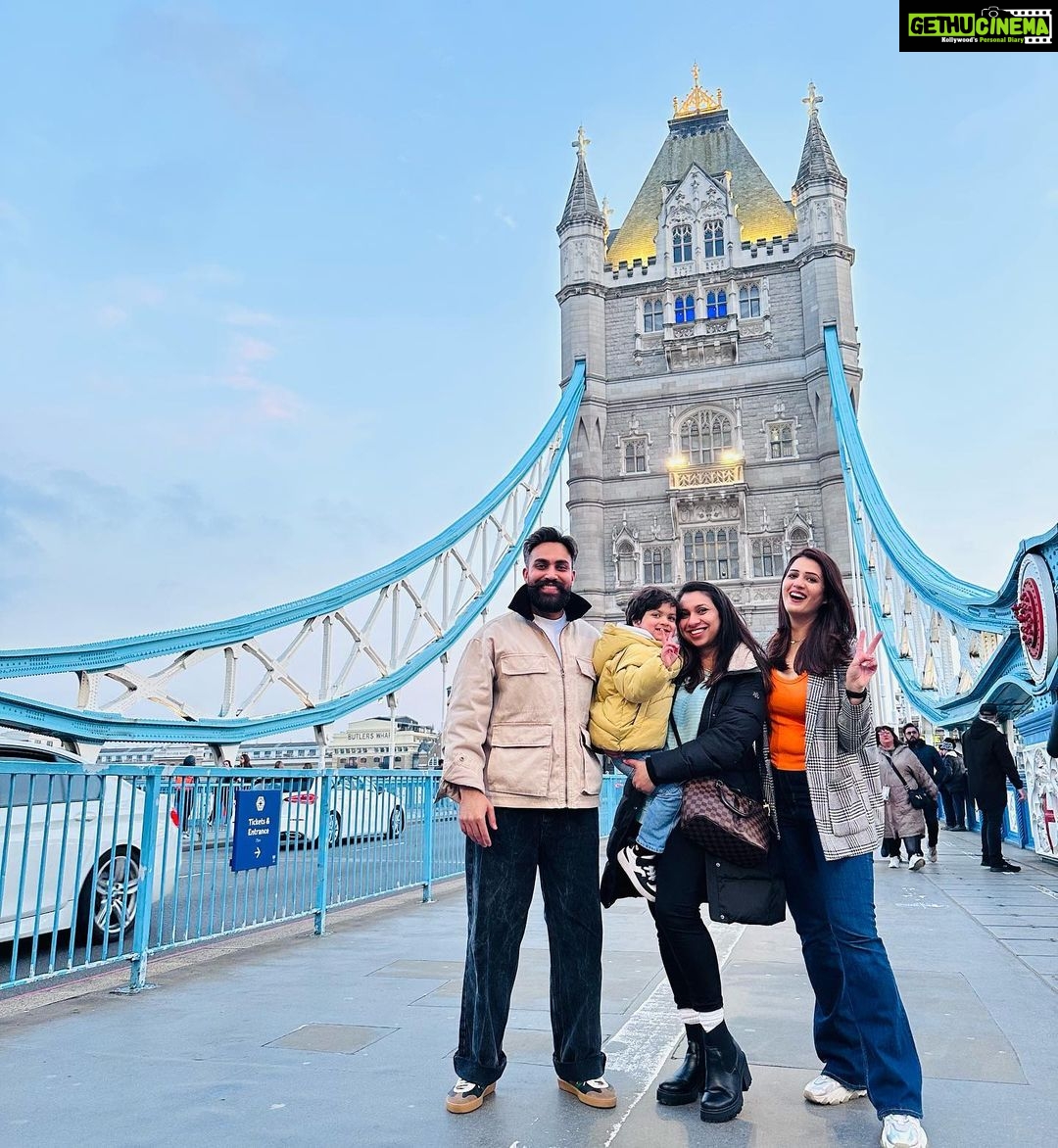 Isha Rikhi Instagram - Thank you Gagan,Pinky & my lil pumpkin Morya for the beautiful memories🤗😘 I had a blast with u guys wish I could spend some more time but never mind hope to see u super soon❤️ much much love London Bridge