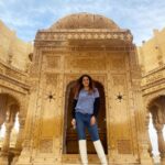 Isha Rikhi Instagram - Traveling leaves you speechless, then turns you into a storyteller. It’s a big and beautiful world. Most of us live and die in the same corner where we were born and never get to see any of it. I don’t want to be most of us. Thus, I live while I’m alive. ❤️🧚🏻‍♀️🥰 #explore #dream #discover Last post of 2021 😜 Bada Bagh, Jaisalmer