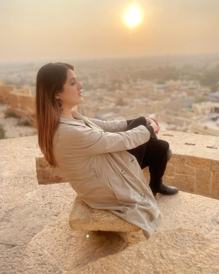 Isha Rikhi Instagram - Enjoy the little things 🌅 Jaisalmer Fort