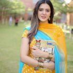Isha Rikhi Instagram - In a world full of roses be a sunflower 🌻