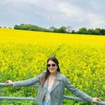 Isha Rikhi Instagram - Tuje dekha toh yeh jana sanam wala moment 🌼 #DDLJ Somewhere in London