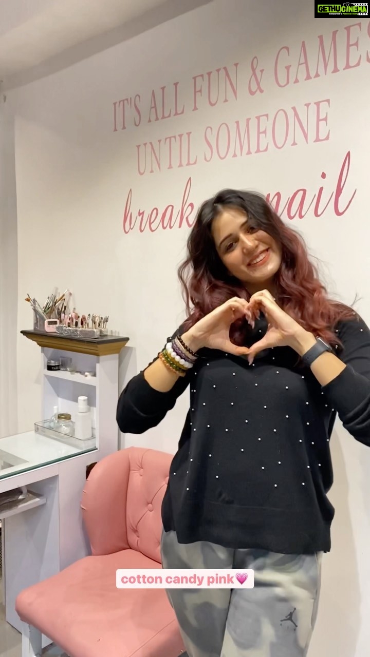 Isha Rikhi Instagram - Magic 🪄 ✨💗 . . . #pinkhaircolor #hairgoals💕 #olaplex #schwarzkopf #lorealindia #hairartist #pinkhairgoals Chandigarh, India