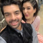 Isha Rikhi Instagram - On set with my goofy friend @vipulroy 🤪 I know I know I look crazy 😜 #bts #shooting #song #isharikhi #vipulroy