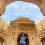 Isha Rikhi Instagram - Traveling leaves you speechless, then turns you into a storyteller. It’s a big and beautiful world. Most of us live and die in the same corner where we were born and never get to see any of it. I don’t want to be most of us. Thus, I live while I’m alive. ❤️🧚🏻‍♀️🥰 #explore #dream #discover Last post of 2021 😜 Bada Bagh, Jaisalmer