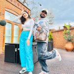 Isha Rikhi Instagram - ਇਹ ਲੱਤ ਜੀ ਕਿਉਂ ਚੱਕਦੀਆਂ ਹੁੰਦੀਆਂ ਕਈ ਕੁੜੀਆਂ ਫੋਟੋ ਵੇਲੇ😂 Girls Be Like😜 When They Click Pictures 😂 “ ਸੋਚ ਤੋਂ ਪਰੇ “ 😂😂 Tag With Your Friends 😝😂 #RaghveerBoli #IshaRikhi #FunnyPhotoshoot #SochtonParey #Punjabi #PunjabiMovies #Fun London, United Kingdom