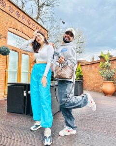Isha Rikhi Instagram - ਇਹ ਲੱਤ ਜੀ ਕਿਉਂ ਚੱਕਦੀਆਂ ਹੁੰਦੀਆਂ ਕਈ ਕੁੜੀਆਂ ਫੋਟੋ ਵੇਲੇ😂
Girls Be Like😜 When They Click Pictures 😂

 “ ਸੋਚ ਤੋਂ ਪਰੇ “ 😂😂

Tag With Your Friends 😝😂

#RaghveerBoli #IshaRikhi #FunnyPhotoshoot #SochtonParey #Punjabi #PunjabiMovies #Fun