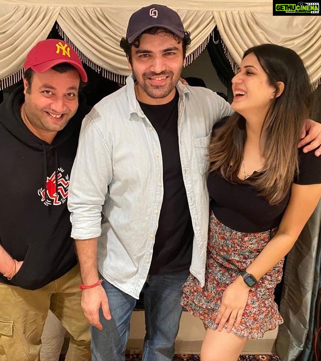 Isha Rikhi Instagram - Happy Birthday bhai @bhallasahaab तुम जियो हजारों साल साल के दिन हो पचास हज़ार 🤗🎂💖😘🥳