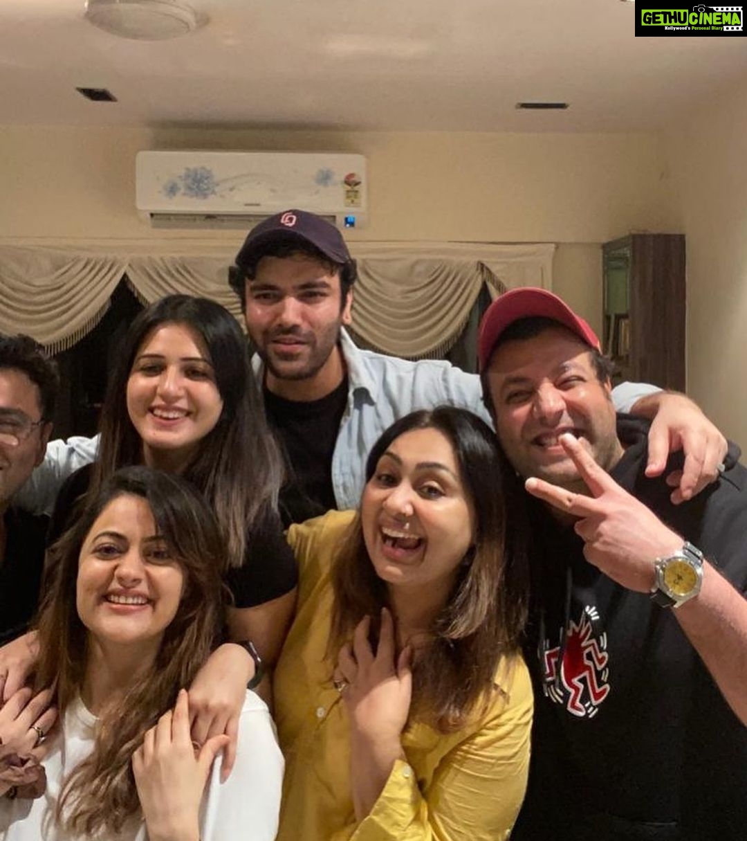 Isha Rikhi Instagram - Happy Birthday bhai @bhallasahaab तुम जियो हजारों साल साल के दिन हो पचास हज़ार 🤗🎂💖😘🥳