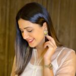 Isha Rikhi Instagram - May the victory of good over evil inspire you towards your own victory.✌🏻😊 Happy Dussehra Everyone 🤍 #spreadlove #isharikhi Suit @roze.india Earrings @mohmayabyas 📸 @cameragirlveerta