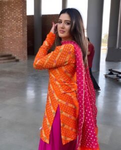 Isha Rikhi Instagram - Coming soon 🥰 #choridapistol 
#parmishverma #laddichahal #isharikhi 

Coustum @designer.nitasha 
HMU💄 @makeuport