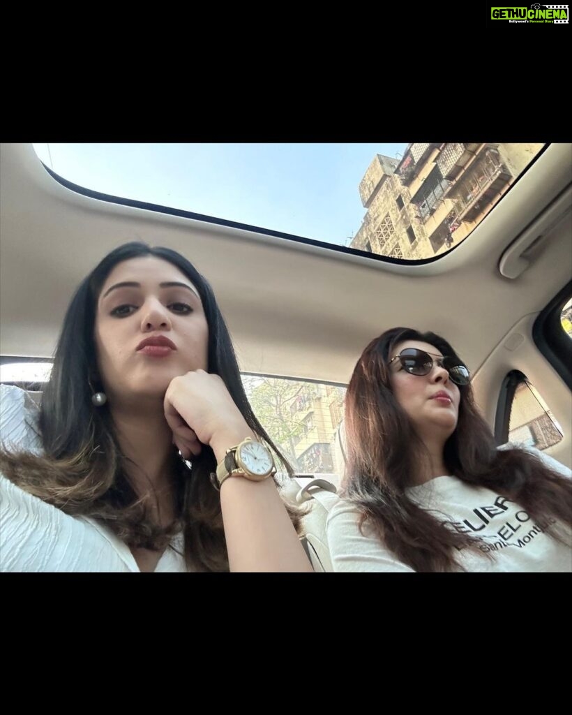 Isha Rikhi Instagram - Friendship is not about who you spend the most time with , it’s about who you have the best time with . @isharikhi gonna miss you .. come back soon 😘 🤗 #friendshipgoals #mumbaidiaries Mumbai - मुंबई
