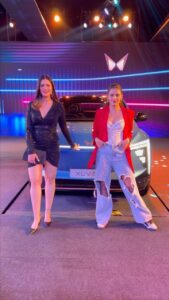Isha Rikhi Instagram - What fun it was to be around these gorgeous cars @mahindra_auto . We would prefer them over boys, this valentines week 😛.
.
#Ad
.
MahindraEVFashionFestival #Mahindra #BE #xuv #bornelectricvision #anexhibitevent