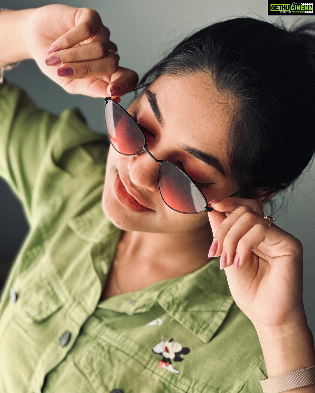 Ivana - 571.1K Likes - Ahh I know you’re all lookin’ at Mr.Mickey Mouse🤭
PC: @the__pegasus__
#instagood#instagram