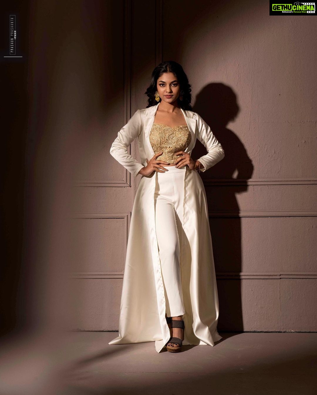Ivana Instagram - On Fleek❤️🔥 This gorgeous attire I had in my mind for almost a year and @labelswarupa styled it for me💋.Wearing this for the 100th day celeb of Love Today felt awesome! Photography : @prachuprashanth Wardrobe/styling : @labelswarupa Makeup&hair : @kaviyaartistry_off Managed by - @arunprajeethm