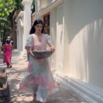 Jacqueline Fernandez Instagram – 🌸🌸🌸 these water bowls will help stray animals during these difficult summer months to hydrate and stay cool!! I sincerely request all those who can to pls get these mitti bowls or even mitti bowls from your own local potters and place them outside your buildings! Pls tag @jf.yolofoundation @thefelinefoundation so we can repost your amazing work and spread the word!!! I got my mitti bowls from the @thefelinefoundation thank you so much for this amazing initiative 💜 also the water bowls need to be cleaned and refilled daily to avoid stagnant water and to keep it fresh and hygienic for the community!