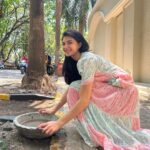 Jacqueline Fernandez Instagram – 🌸🌸🌸 these water bowls will help stray animals during these difficult summer months to hydrate and stay cool!! I sincerely request all those who can to pls get these mitti bowls or even mitti bowls from your own local potters and place them outside your buildings! Pls tag @jf.yolofoundation @thefelinefoundation so we can repost your amazing work and spread the word!!! I got my mitti bowls from the @thefelinefoundation thank you so much for this amazing initiative 💜 also the water bowls need to be cleaned and refilled daily to avoid stagnant water and to keep it fresh and hygienic for the community!