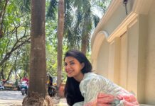 Jacqueline Fernandez Instagram - 🌸🌸🌸 these water bowls will help stray animals during these difficult summer months to hydrate and stay cool!! I sincerely request all those who can to pls get these mitti bowls or even mitti bowls from your own local potters and place them outside your buildings! Pls tag @jf.yolofoundation @thefelinefoundation so we can repost your amazing work and spread the word!!! I got my mitti bowls from the @thefelinefoundation thank you so much for this amazing initiative 💜 also the water bowls need to be cleaned and refilled daily to avoid stagnant water and to keep it fresh and hygienic for the community!