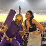 Jacqueline Fernandez Instagram - Thank you @lux_cozi_innerwear for hosting us tonight at the @iplt20 at the Eden Gardens!! It was the best experience ❤️❤️ @kkriders @rajasthanroyals it was so amazing to watch you play live!!