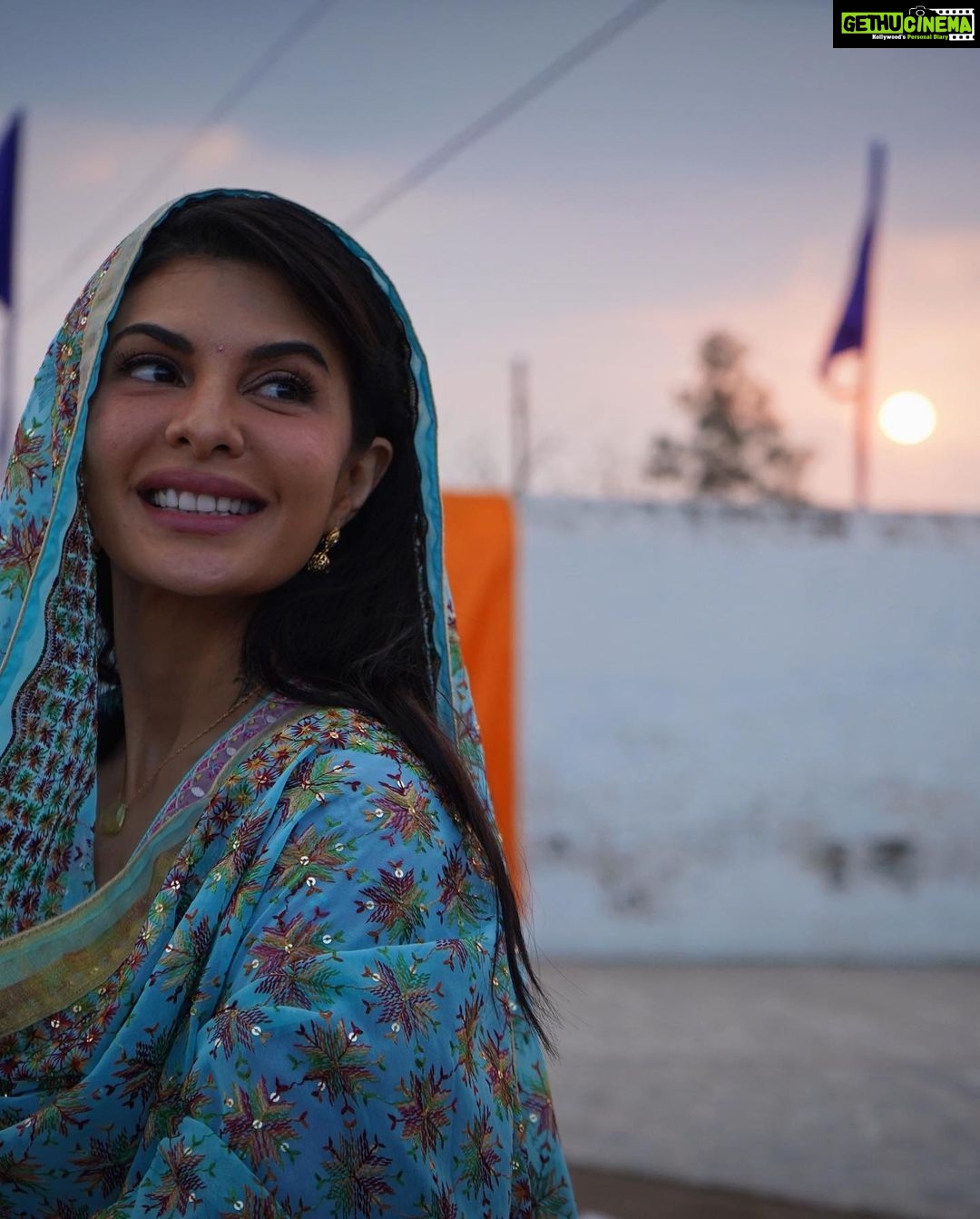 Jacqueline Fernandez Instagram - ❤️ Thank you Amritsar ❤️❤️ #fateh @sonu_sood @zeestudiosofficial @vaibhavmisra23 @fateh4bharat @ilcondor @shaanmu @marcepedrozo @sam_debroy @gopikagulwadi
