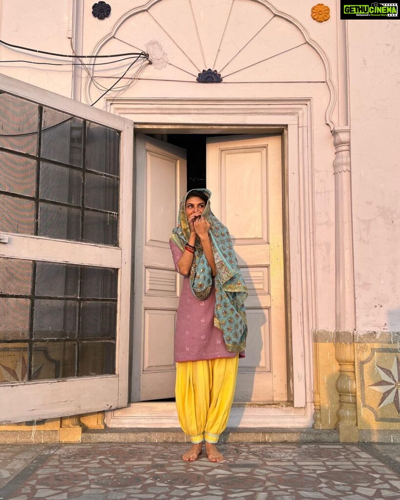 Jacqueline Fernandez Instagram - ❤️ Thank you Amritsar ❤️❤️ #fateh @sonu_sood @zeestudiosofficial @vaibhavmisra23 @fateh4bharat @ilcondor @shaanmu @marcepedrozo @sam_debroy @gopikagulwadi